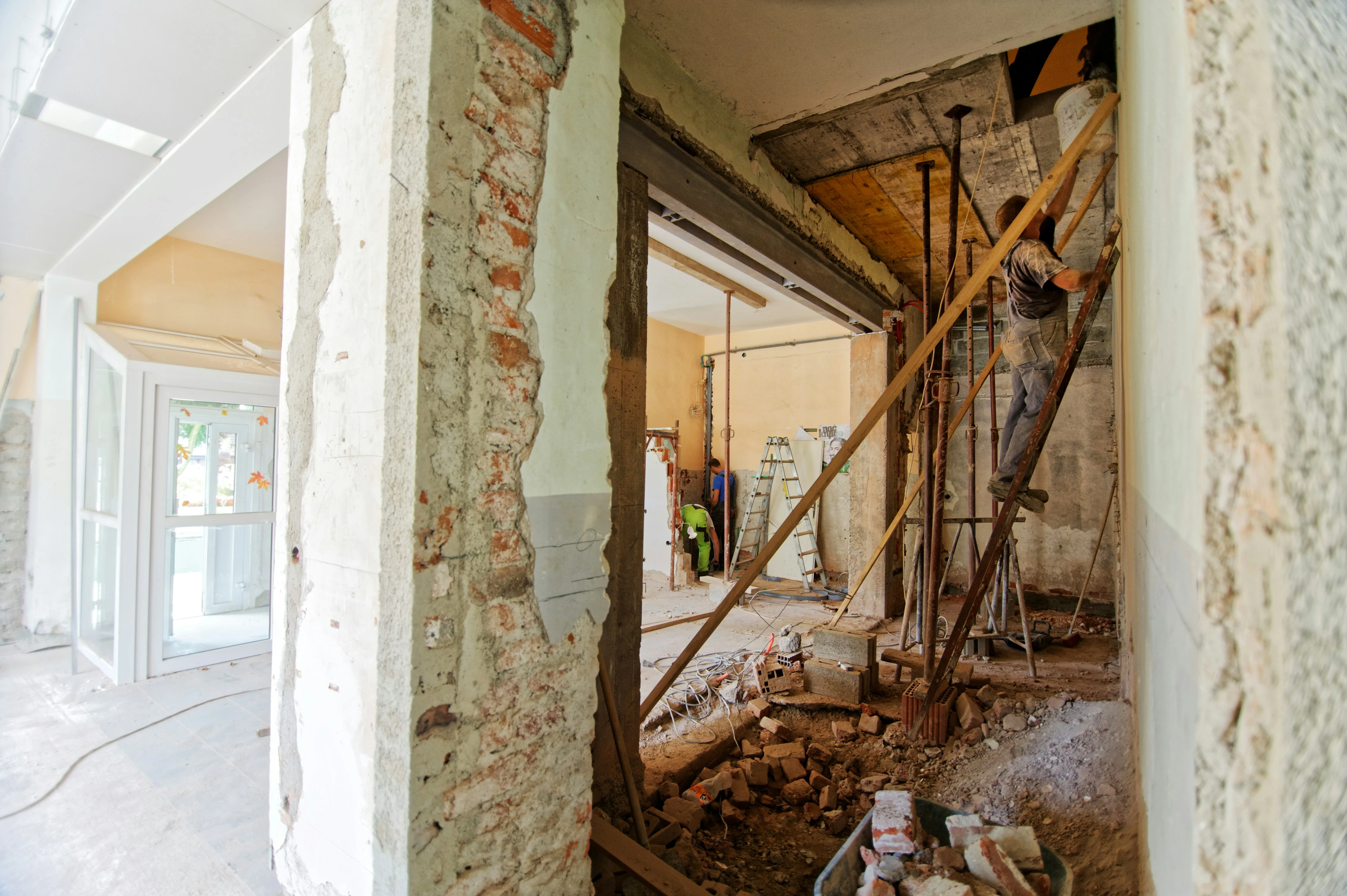 Cantiere di ristrutturazione nelle fasi iniziali